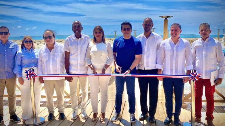 Ministerio de Turismo entrega muelle en Caleta, La Romana con una inversión de 34,455,380 de pesos