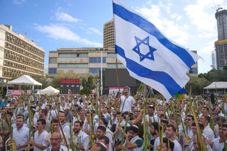 Ejército anuncia inicio de alto el fuego en Gaza, lo que eleva esperanza para el final de la guerra