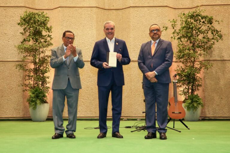 Presidente Abinader resalta valor democrático de la reforma constitucional que limita la reelección