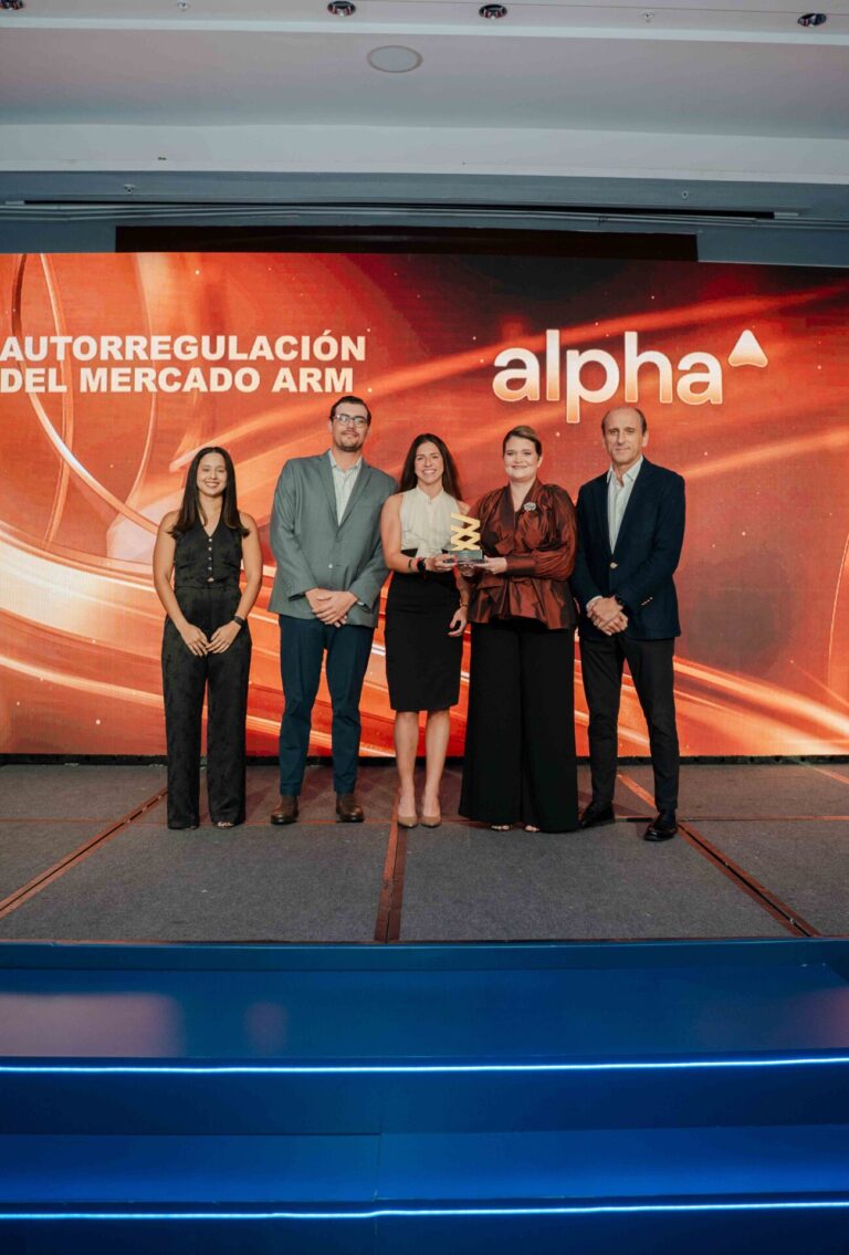Reconocen a Alpha en premiación de la Bolsa de Valores