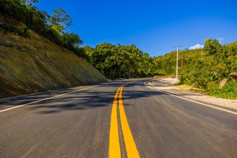 Tras inaugurar la carretera El Cercado–Juan Santiago–Hondo Valle, presidente Abinader destaca su impacto en el turismo, la agricultura y la mejora de la calidad de vida de las comunidades donde nace la República