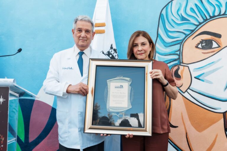 José Joaquín Puello reconoce a Carolina en la inauguración del parque lineal Ciudad Sanitaria