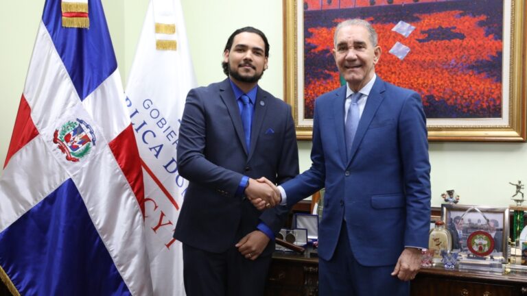 García Fermín exhorta a universidades fortalecer investigación y resalta impacto de las becas internacionales