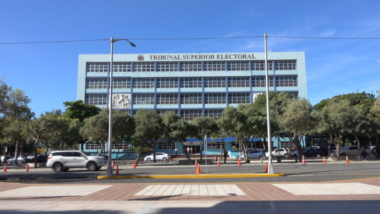 Tribunal Superior Electoral deposita este miércoles ofrenda floral en el Altar de la Patria, para conmemorar décimo cuarto aniversario