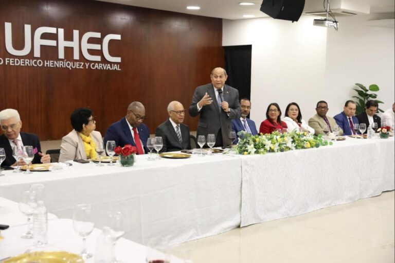 Ministro del MESCyT, Rafael Santos Badía, sostuvo su primer encuentro con rectores para plantear la transformación estructural del Sistema Nacional de Educación