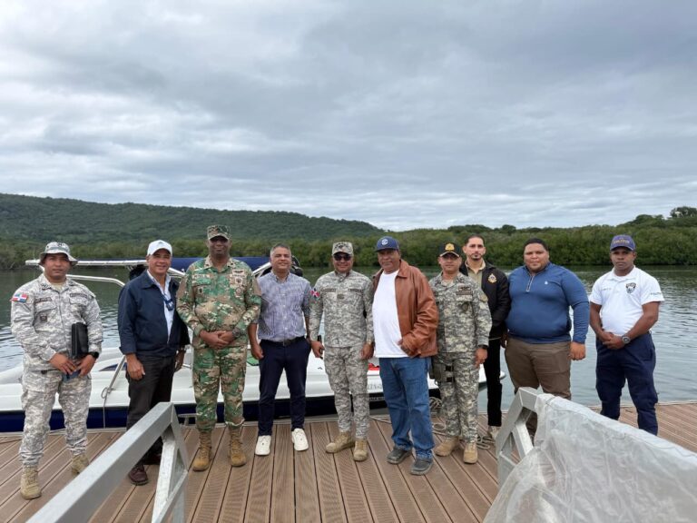 ARD, Portuaria, Medio Ambiente, Turismo y DGM realizan inspección en Bahía de Luperón