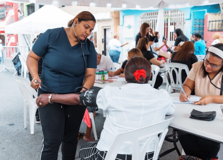 Alcaldía del Distrito Nacional realiza gran operativo médico-social en barrio 27 de Febrero