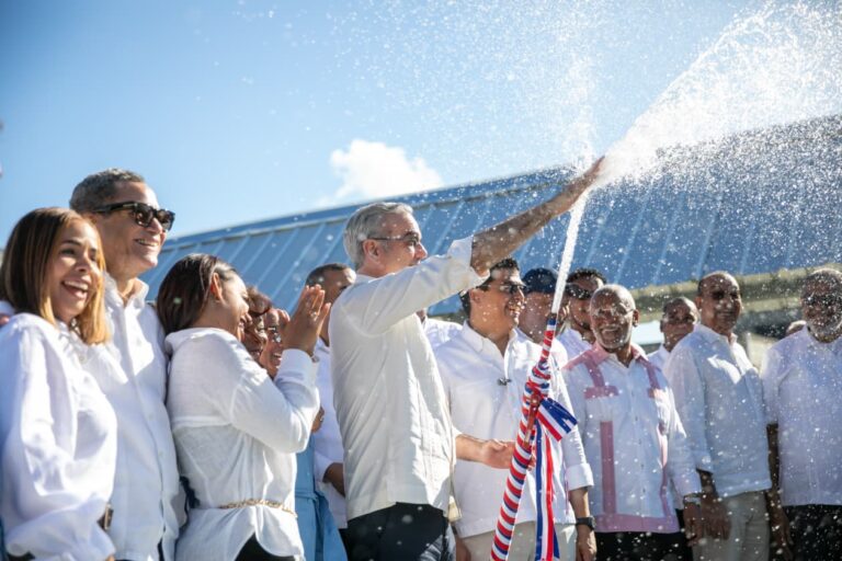 Presidente Abinader inaugura reconstruida carretera que comunica Villa Riva con la Autopista del Nordeste que beneficiará a más de 50 mil personas