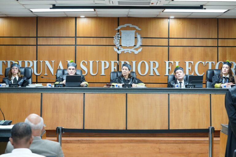 TSE aplaza audiencia sobre impugnación plenos del Partido Fuerza del Pueblo