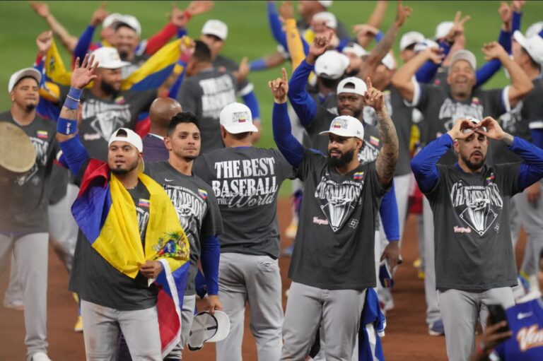 Venezuela vence 3-2 a EEUU y conquista su 1er título del Clásico Mundial gracias a doble de Suárez
