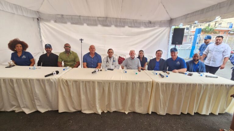 Cientos de beneficiados con sillas de rueda de Whellchair Foundation y la Fundación Cruz Jiminián