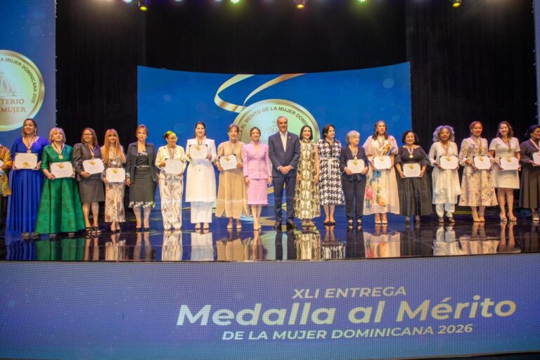 Presidente Abinader reconoce y distingue a 22 dominicanas con la Medalla al Mérito de la Mujer por su liderazgo, trayectoria y aportes al desarrollo del país