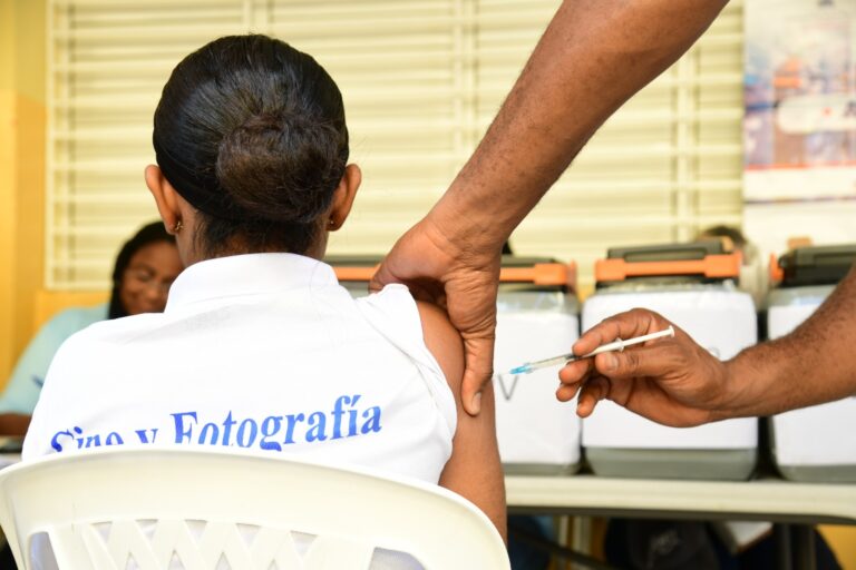 Ministerio de Salud introducirá nueva vacuna contra el VPH al Esquema Nacional de vacunación