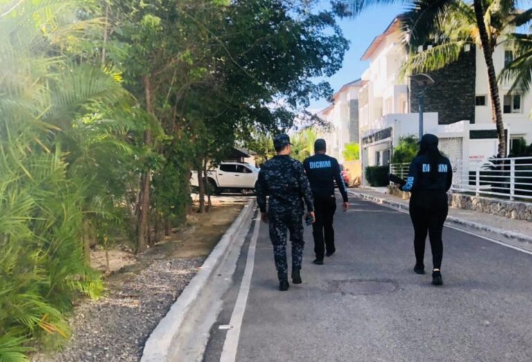 Policía Nacional localiza sana y salva en Bayahíbe a la joven Yessica Cruz, quien había sido reportada como desaparecida en Los Alcarrizos