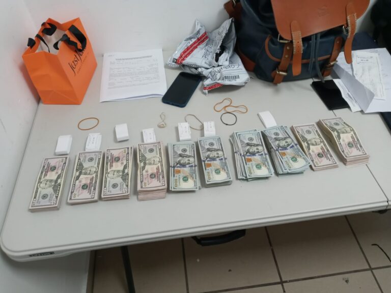 Aduanas sigue detectando divisas no declaradas en aeropuertos, reteniendo más de US$400 mil en menos de una semana