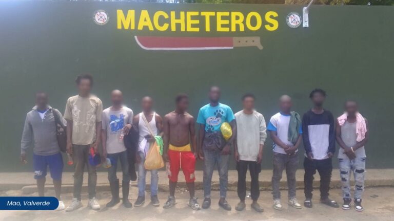 Detienen a 100 extranjeros en condición migratoria irregular en operativos realizados en Mao y Santiago Rodríguez