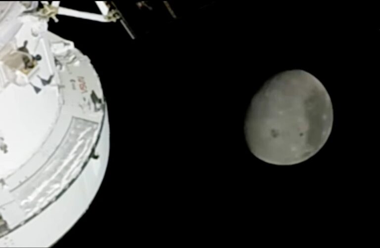 Artemis II rompe el récord de distancia del Apolo 13 y sobrevuela la cara oculta de la Luna