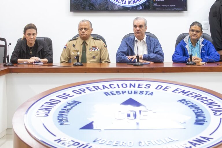 Mandatario dispone una serie de medidas para acudir en auxilio de familias afectadas por las fuertes lluvias de este miércoles