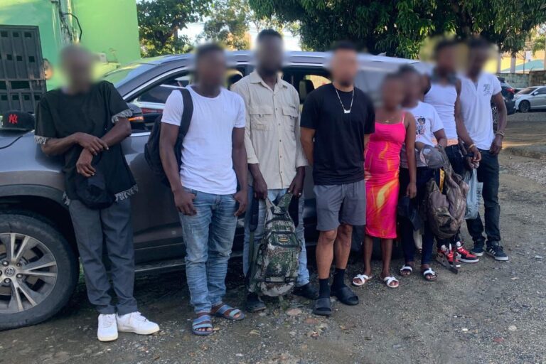 DGM investiga dominicano traficaba en Santiago Rodríguez 7 haitianos en Jeepeta